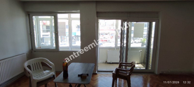 Antre Emlak'tan Satılık Bahçelievler'de Cadde Üstü 3+1,140 M2 Brüt Doğalgazlı Bakımlı Daire
