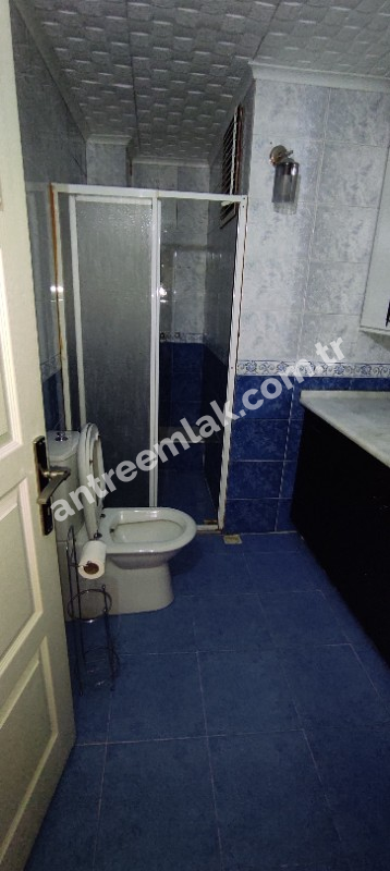 Antre Emlak'tan Satılık Bahçelievler'de Cadde Üstü 3+1,140 M2 Brüt Doğalgazlı Bakımlı Daire