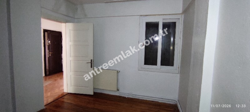 Antre Emlak'tan Satılık Bahçelievler'de Cadde Üstü 3+1,140 M2 Brüt Doğalgazlı Bakımlı Daire