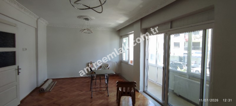 Antre Emlak'tan Satılık Bahçelievler'de Cadde Üstü 3+1,140 M2 Brüt Doğalgazlı Bakımlı Daire