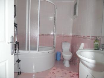 ÇORLUDA RESMİ KURUM VE FABRİKA SERVİS GÜZERGAHINA YAKIN EŞYALI 2+1 DAİRE 