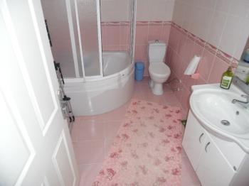 ÇORLUDA RESMİ KURUM VE FABRİKA SERVİS GÜZERGAHINA YAKIN EŞYALI 2+1 DAİRE 