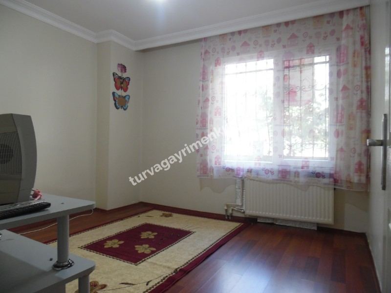 ÇORLUDA RESMİ KURUM VE FABRİKA SERVİS GÜZERGAHINA YAKIN EŞYALI 2+1 DAİRE 