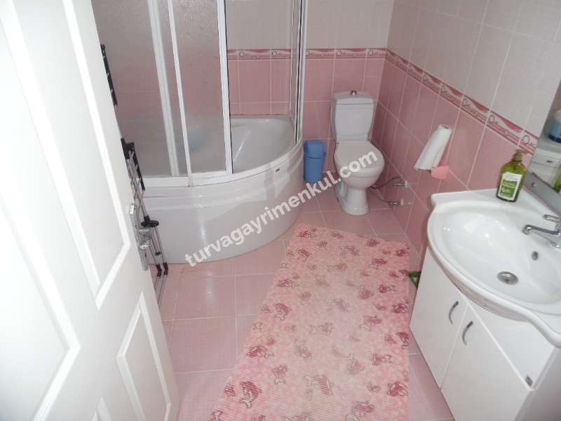 ÇORLUDA RESMİ KURUM VE FABRİKA SERVİS GÜZERGAHINA YAKIN EŞYALI 2+1 DAİRE 