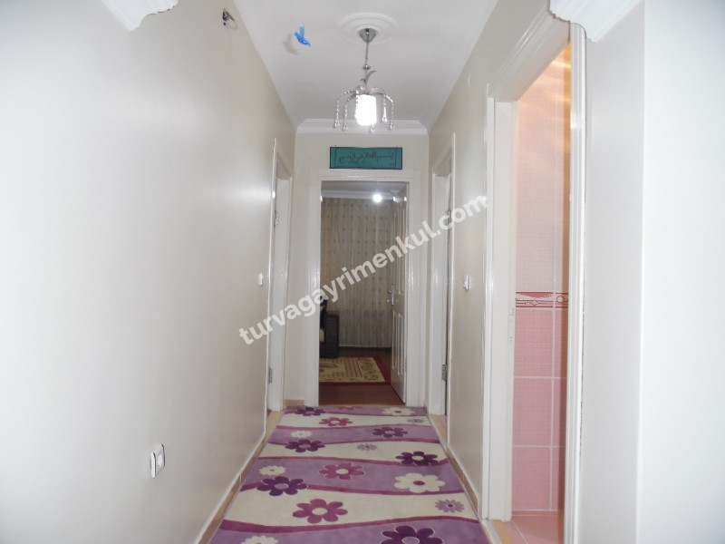 ÇORLUDA RESMİ KURUM VE FABRİKA SERVİS GÜZERGAHINA YAKIN EŞYALI 2+1 DAİRE 
