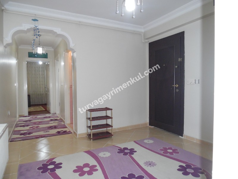 ÇORLUDA RESMİ KURUM VE FABRİKA SERVİS GÜZERGAHINA YAKIN EŞYALI 2+1 DAİRE 