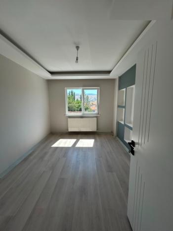 * AFYON ÜÇOK EMLAKTAN MAREŞAL FEVZİ ÇAKMAK MAH 3+1 115M² TEMİZ BAKIMLI SATILIK DAİRE * 