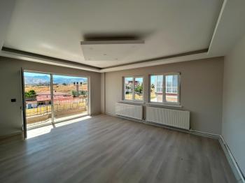 * AFYON ÜÇOK EMLAKTAN MAREŞAL FEVZİ ÇAKMAK MAH 3+1 115M² TEMİZ BAKIMLI SATILIK DAİRE * 