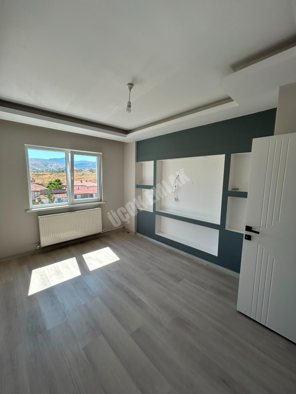 * AFYON ÜÇOK EMLAKTAN MAREŞAL FEVZİ ÇAKMAK MAH 3+1 115M² TEMİZ BAKIMLI SATILIK DAİRE * 