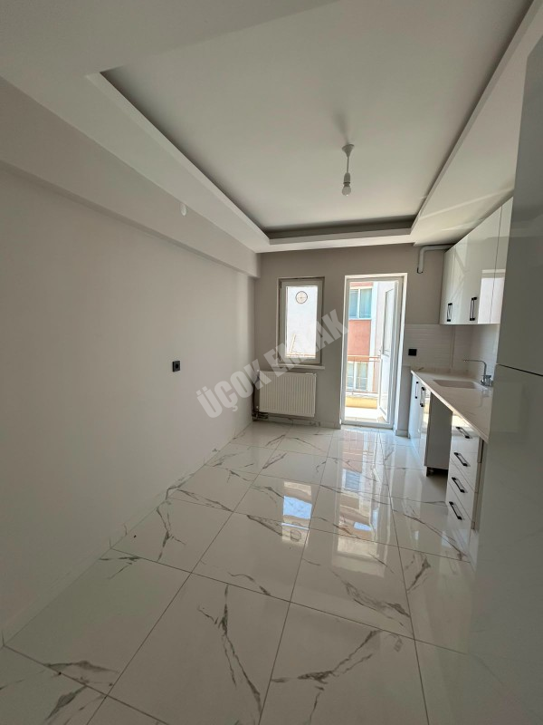 * AFYON ÜÇOK EMLAKTAN MAREŞAL FEVZİ ÇAKMAK MAH 3+1 115M² TEMİZ BAKIMLI SATILIK DAİRE * 