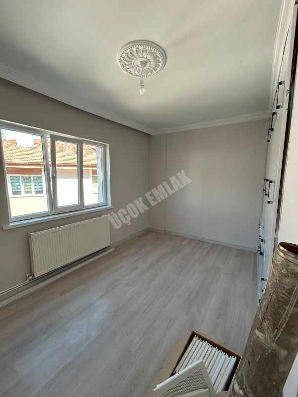 * AFYON ÜÇOK EMLAKTAN MAREŞAL FEVZİ ÇAKMAK MAH 3+1 115M² TEMİZ BAKIMLI SATILIK DAİRE * 