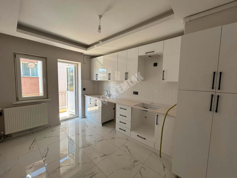 * AFYON ÜÇOK EMLAKTAN MAREŞAL FEVZİ ÇAKMAK MAH 3+1 115M² TEMİZ BAKIMLI SATILIK DAİRE * 