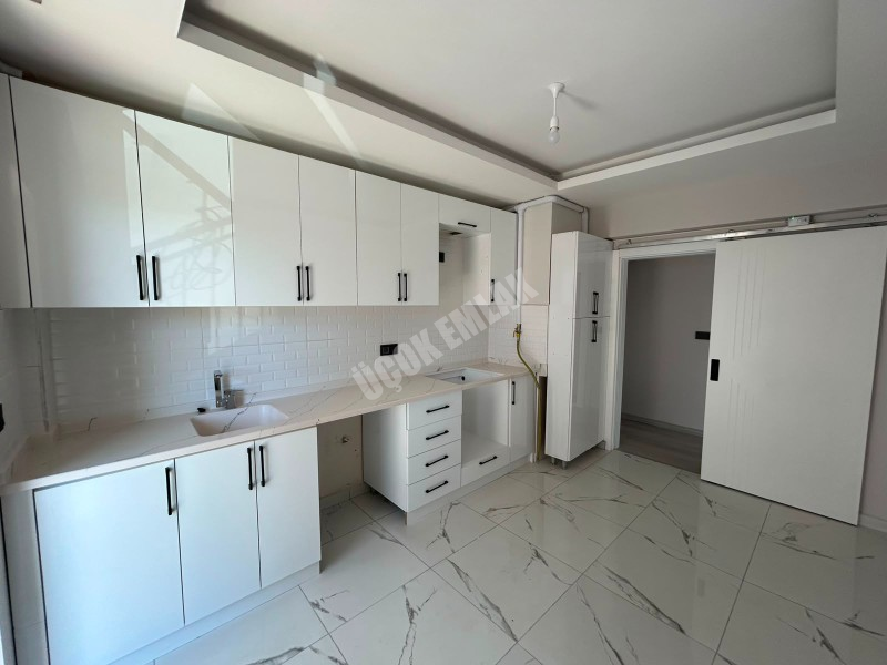 * AFYON ÜÇOK EMLAKTAN MAREŞAL FEVZİ ÇAKMAK MAH 3+1 115M² TEMİZ BAKIMLI SATILIK DAİRE * 