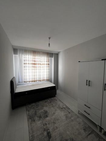 ÜNİVERSİTE BÖLGESİNDE SIFIR EŞYALI KİRALIK 2+1 DAİRE