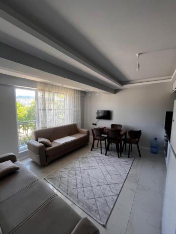 ÜNİVERSİTE BÖLGESİNDE SIFIR EŞYALI KİRALIK 2+1 DAİRE