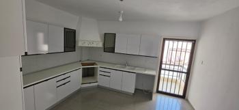 Girne Merkez'de 200m2 Ferah ve Konforlu Satılık 3+2 Daire 