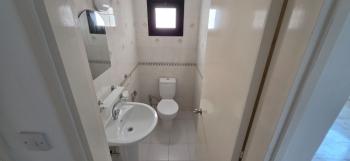 Girne Merkez'de 200m2 Ferah ve Konforlu Satılık 3+2 Daire 