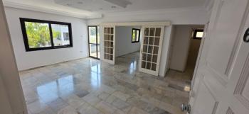Girne Merkez'de 200m2 Ferah ve Konforlu Satılık 3+2 Daire 