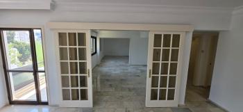 Girne Merkez'de 200m2 Ferah ve Konforlu Satılık 3+2 Daire 