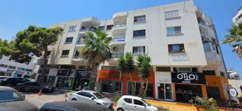 Girne Merkez'de 200m2 Ferah ve Konforlu Satılık 3+2 Daire 