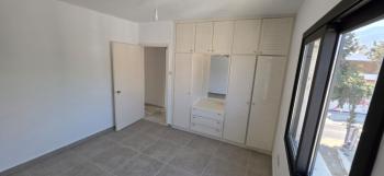 Girne Merkez'de 200m2 Ferah ve Konforlu Satılık 3+2 Daire 