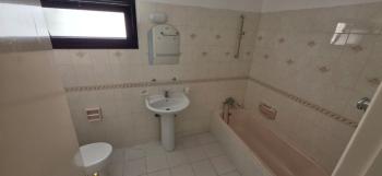 Girne Merkez'de 200m2 Ferah ve Konforlu Satılık 3+2 Daire 