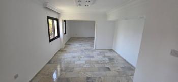 Girne Merkez'de 200m2 Ferah ve Konforlu Satılık 3+2 Daire 