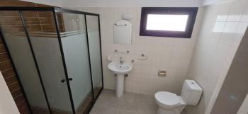 Girne Merkez'de 200m2 Ferah ve Konforlu Satılık 3+2 Daire 