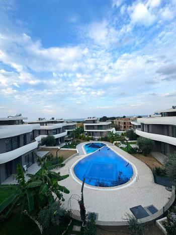 KKTC GİRNE LAPTADA DENİZ MANZARALI SATILIK 3+1 LÜKS VİLLA