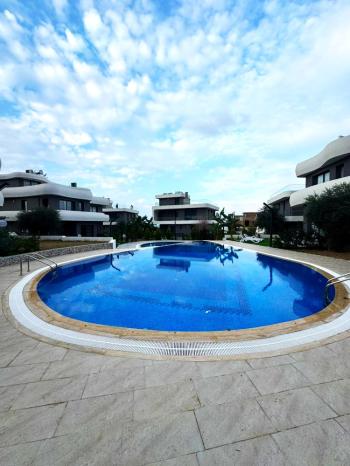 KKTC GİRNE LAPTADA DENİZ MANZARALI SATILIK 3+1 LÜKS VİLLA