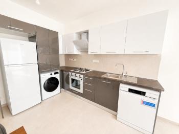 Kuzey Kıbrıs Girne Merkezde Yeni Askeri Hastaneye 200 M Mesafede 2+1 Sıfır Eşyalı Kiralık Daire 