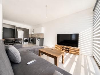 Kuzey Kıbrıs Girne Merkezde Yeni Askeri Hastaneye 200 M Mesafede 2+1 Sıfır Eşyalı Kiralık Daire 