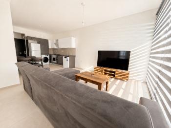 Kuzey Kıbrıs Girne Merkezde Yeni Askeri Hastaneye 200 M Mesafede 2+1 Sıfır Eşyalı Kiralık Daire 