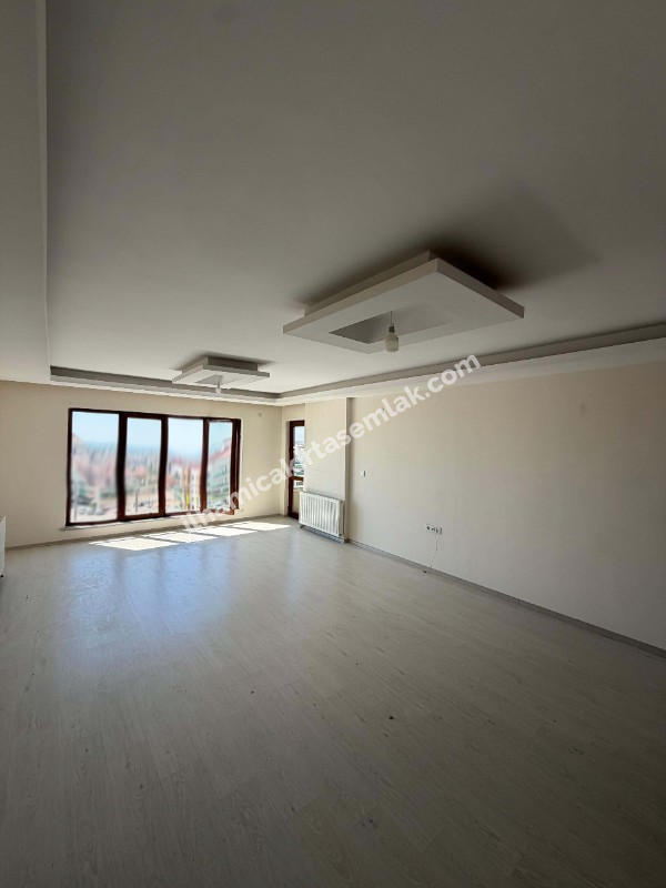 HALİLAĞA MAHALLESİNDE KİRALIK GENİŞ 4+1 DAİRE