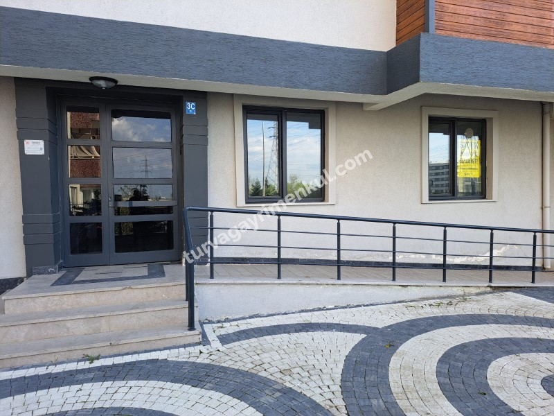 YAŞAM GARDEN SİTESİNDE BAHÇE KATI 2+1 AMERİKAN MUTFAKLI DAİRE 