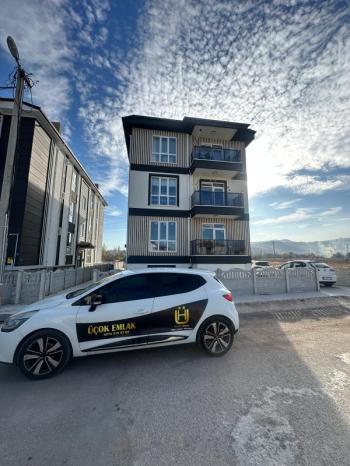 * AFYON ÜÇOK EMLAKTAN MAREŞAL FEVZİ ÇAKMAK MAH 2+1 85M² SIFIR SATILIK DAİRE *
