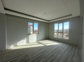 * AFYON ÜÇOK EMLAKTAN MAREŞAL FEVZİ ÇAKMAK MAH 2+1 85M² SIFIR SATILIK DAİRE *