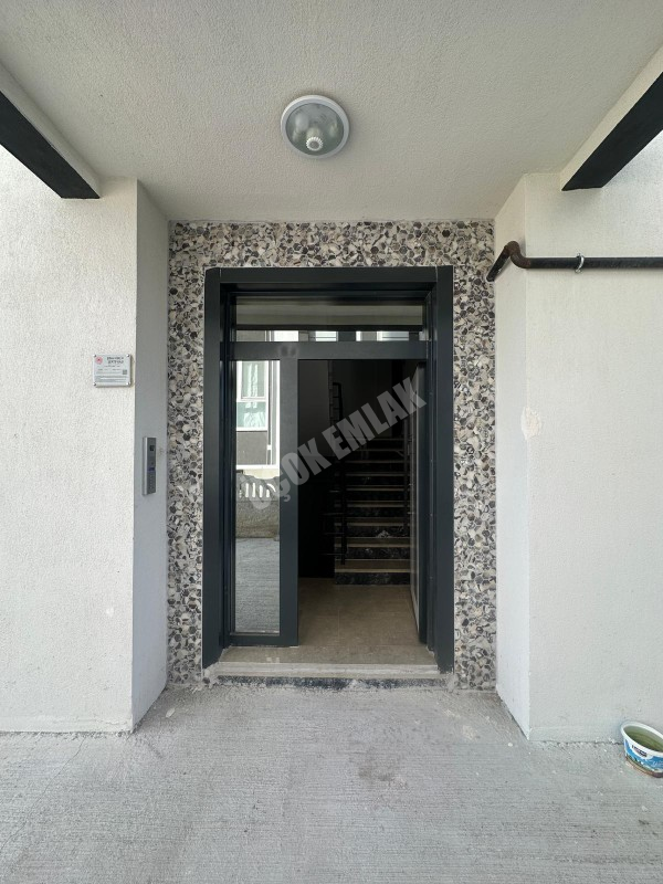 * AFYON ÜÇOK EMLAKTAN MAREŞAL FEVZİ ÇAKMAK MAH 2+1 85M² SIFIR SATILIK DAİRE *