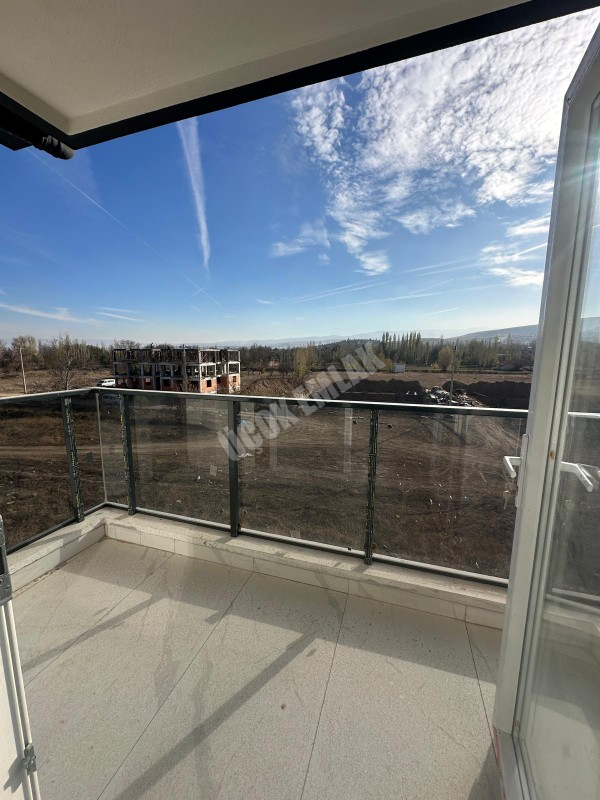 * AFYON ÜÇOK EMLAKTAN MAREŞAL FEVZİ ÇAKMAK MAH 2+1 85M² SIFIR SATILIK DAİRE *