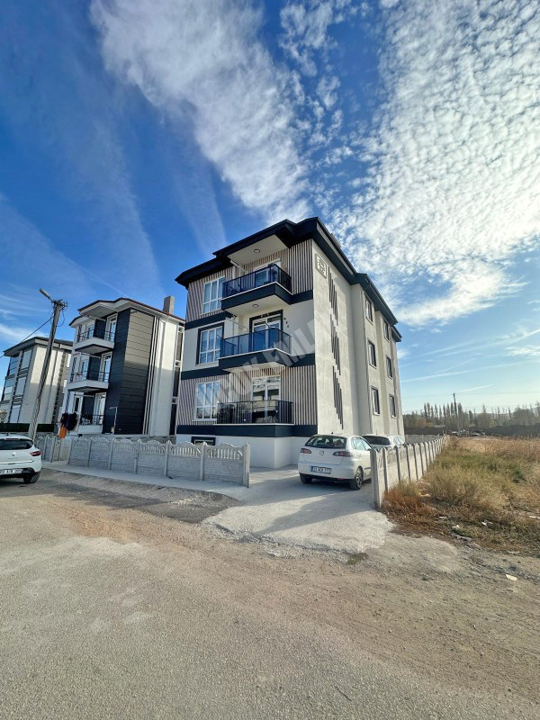 * AFYON ÜÇOK EMLAKTAN MAREŞAL FEVZİ ÇAKMAK MAH 2+1 85M² SIFIR SATILIK DAİRE *
