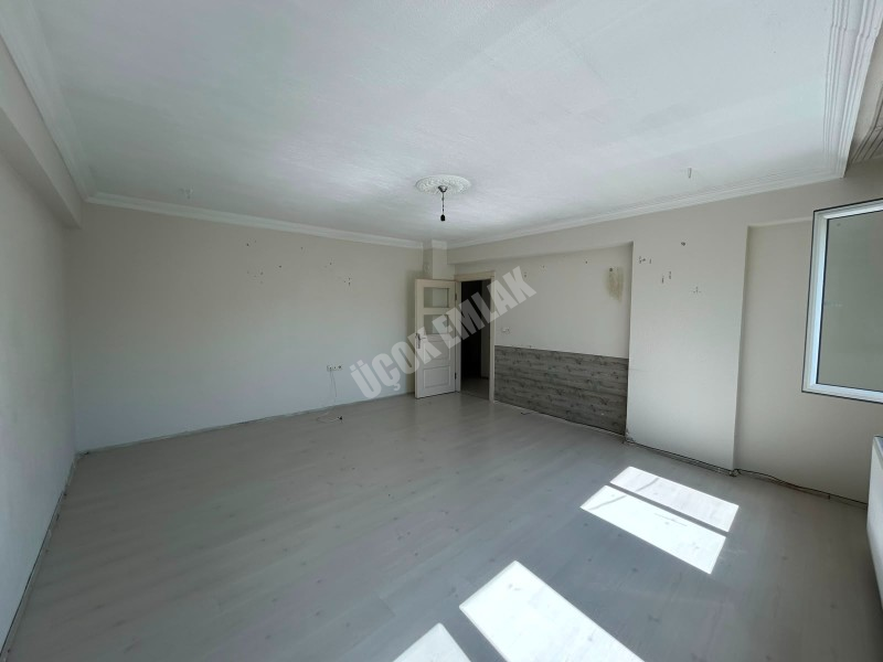 *AFYON ÜÇOK EMLAKTAN ATAKÖY MAH 2+1 100M² TEMİZ BAKIMLI KİRALIK DAİRE *