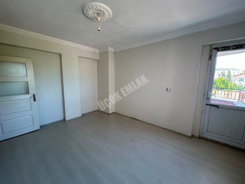*AFYON ÜÇOK EMLAKTAN ATAKÖY MAH 2+1 100M² TEMİZ BAKIMLI KİRALIK DAİRE *