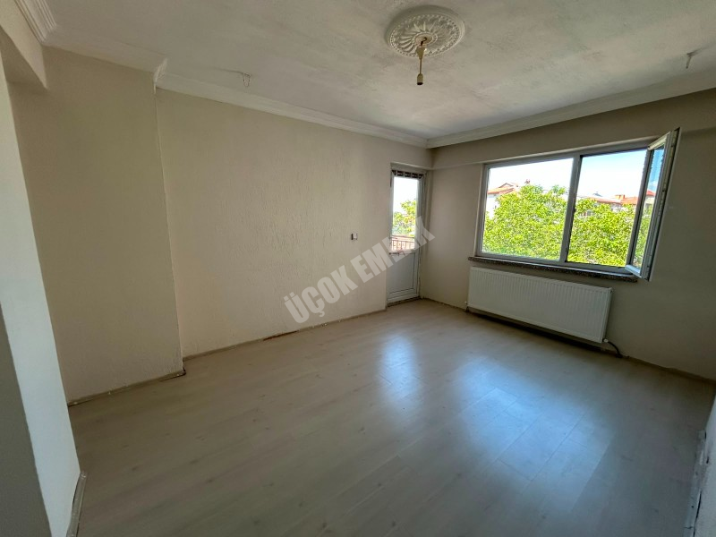 *AFYON ÜÇOK EMLAKTAN ATAKÖY MAH 2+1 100M² TEMİZ BAKIMLI KİRALIK DAİRE *