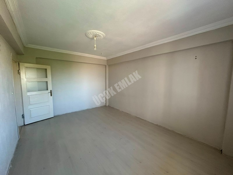 *AFYON ÜÇOK EMLAKTAN ATAKÖY MAH 2+1 100M² TEMİZ BAKIMLI KİRALIK DAİRE *