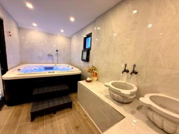 Didim Akbükde Satılık Jakuzili, Hamamlı, Saunalı Tam Müstakil Villa