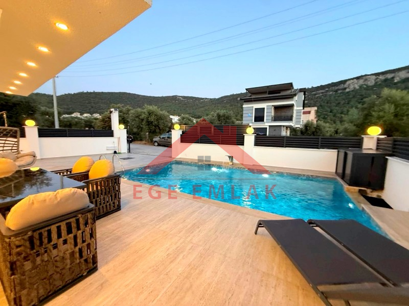 Didim Akbükde Satılık Jakuzili, Hamamlı, Saunalı Tam Müstakil Villa