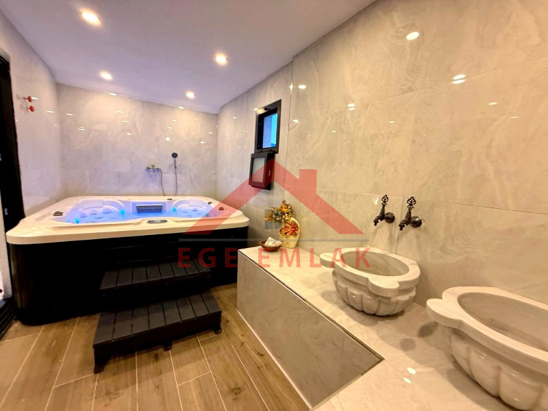 Didim Akbükde Satılık Jakuzili, Hamamlı, Saunalı Tam Müstakil Villa