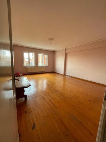 GÜVENAY - ÇORUM UĞUR MUMCU CADDESİ ÜZERİ SATILIK 2+1 DAİRE