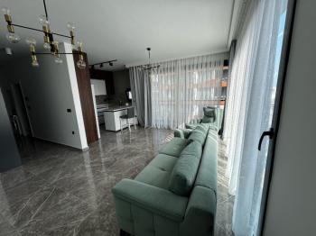 GİRNE MERKEZ'DE YENİ BİNADA SATILIK EŞYALI 2+1 DAİRE