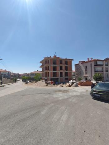 AFYON ÜÇOK EMLAKTAN KANLICA MAH SATILIK SIFIR YAPIM AŞAMASINDA 2+1 DAİRELER